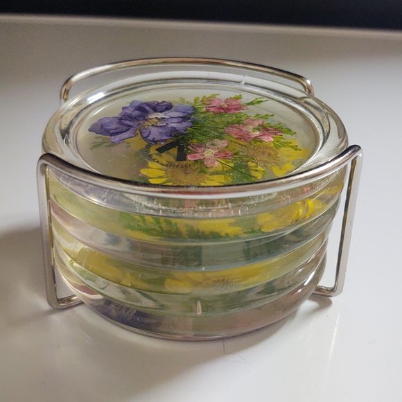 ACRYLIC LUCITE 6 COASTER SET WITH PRESSED DRIED WILDFLOWERS MID CENTURY MODERN - Picture 2 of 7
